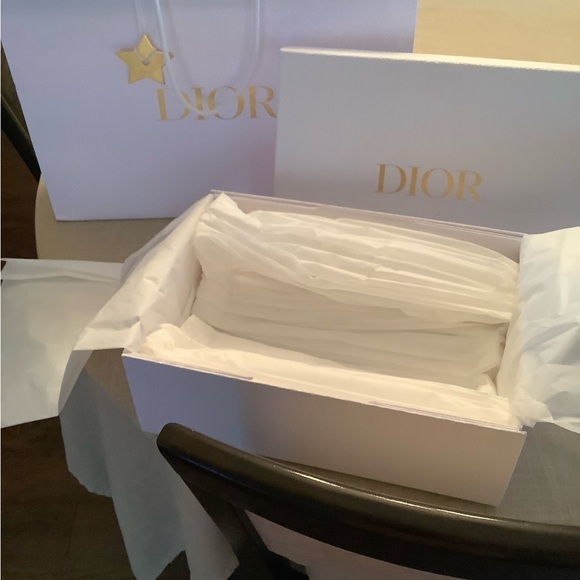Dior Luxurious Large Box, Bag, Ribbon Gold Star & Paper. - Picture 4 of 7